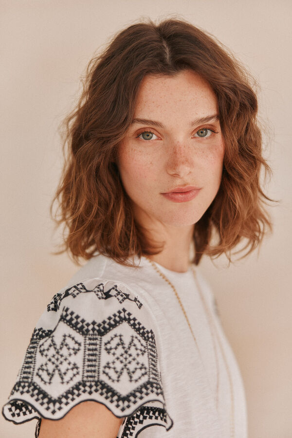 Hoss Intropia Monique. T-shirt bordada Ecru