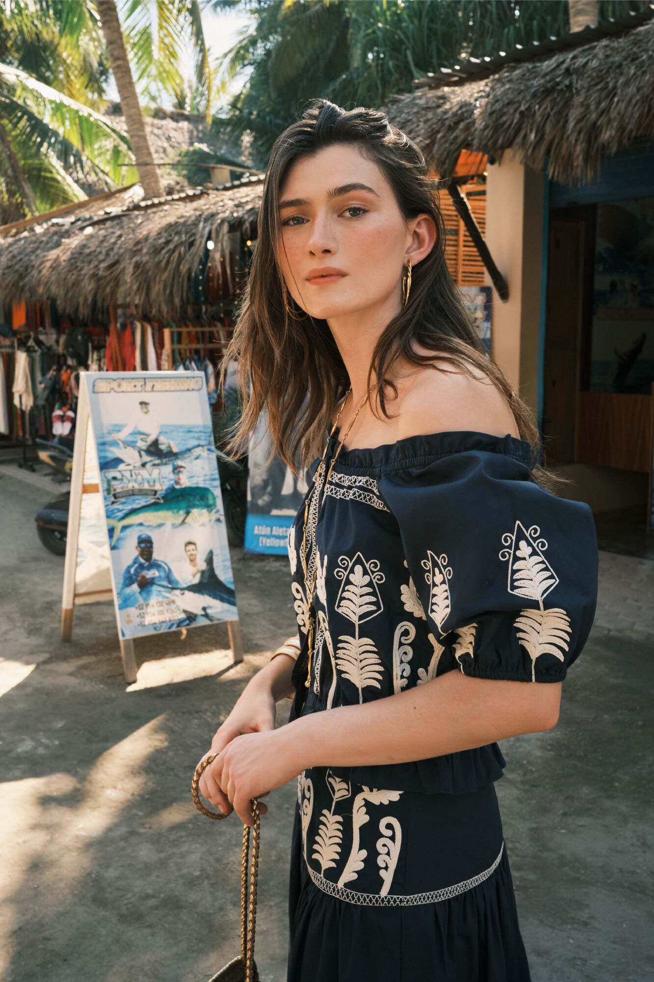 Hoss Intropia Coral. Top bordado.