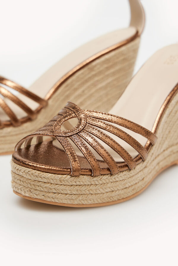 Hoss Intropia Miren. Sandálias de cunha Dourado