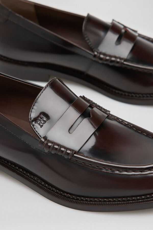 Pedro del Hierro Mocas&iacute;n antifaz Marr&oacute;n