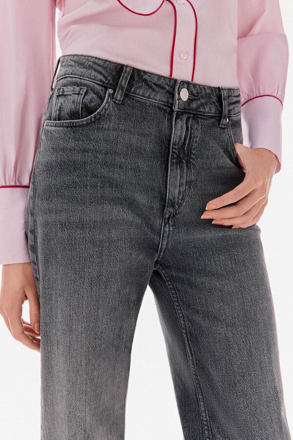 TFP by Tamara Falc&oacute; Cal&ccedil;a jeans cropped de perna larga Cizento