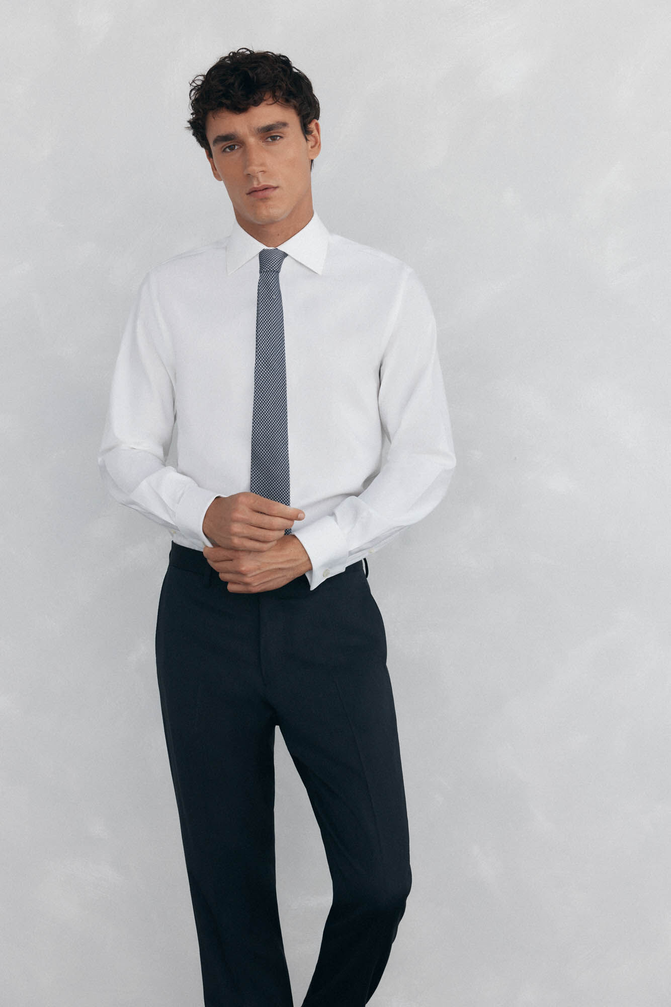 Pedro del Hierro Camisa com abotoaduras, n&atilde;o passa a ferro e &eacute; resistente a manchas