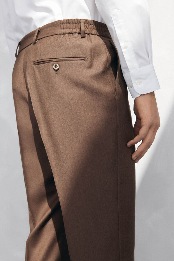 Pedro del Hierro Cal&ccedil;as chino com pin&ccedil;as regular fit Marrom