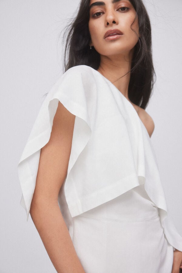 Pedro del Hierro Vestido asimetrico abertura lateral. Crudo