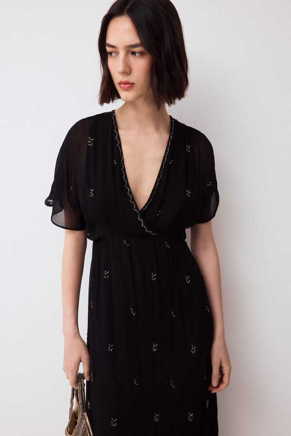 Pedro del Hierro Vestido fluido detalle piedras Negro