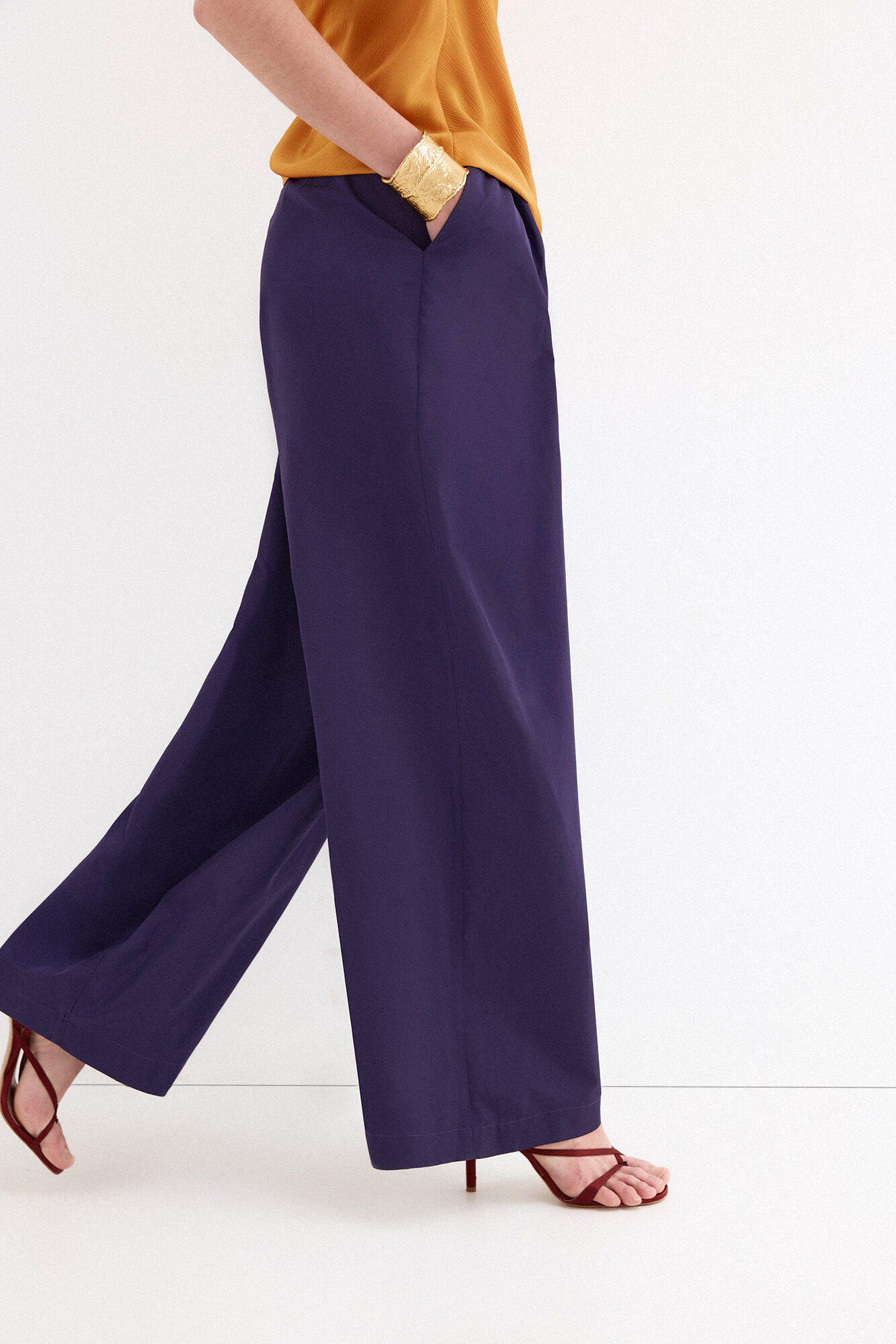 Pedro del Hierro Cal&ccedil;a em tafet&aacute;