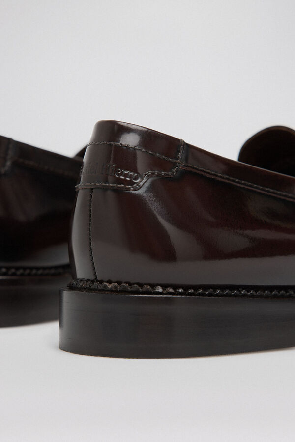 Pedro del Hierro Mocas&iacute;n antifaz Marr&oacute;n