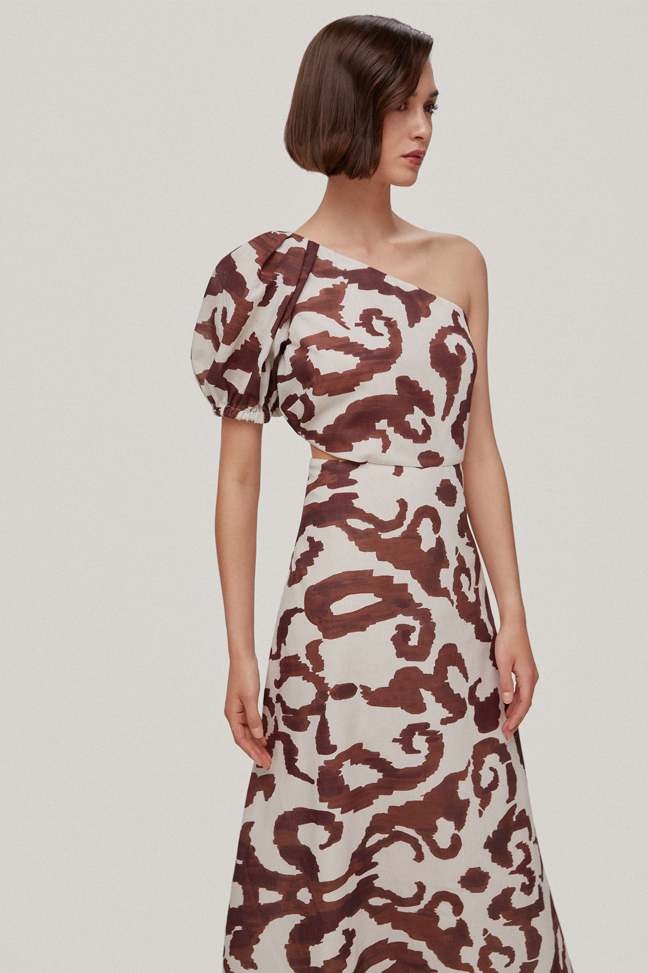 TFP by Tamara Falc&oacute; CASILDA. Vestido asimetrico cut out.