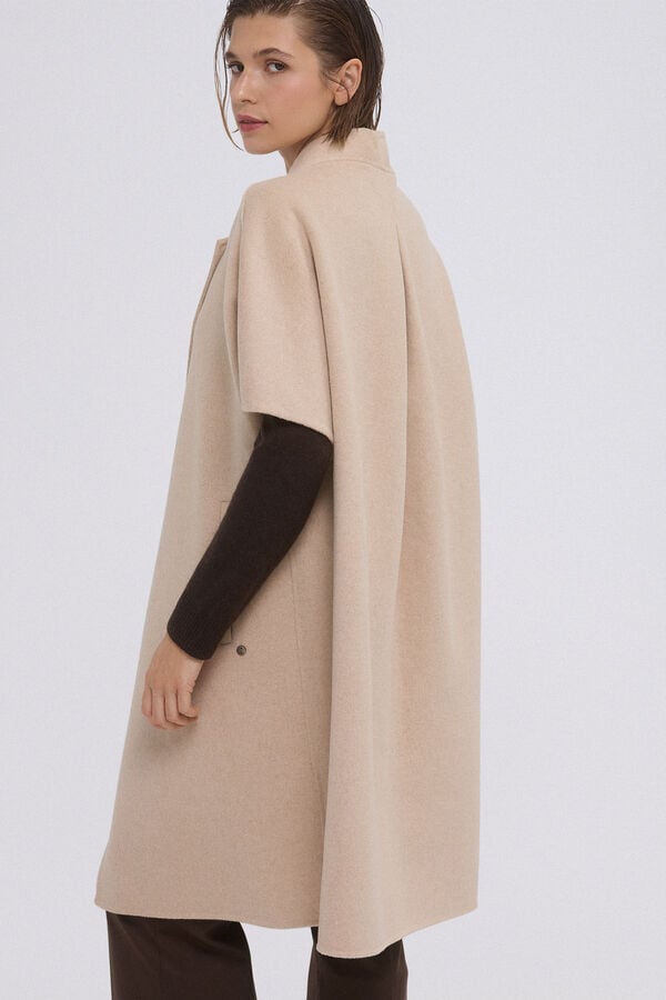Pedro del Hierro Capa de bot&atilde;o Beige