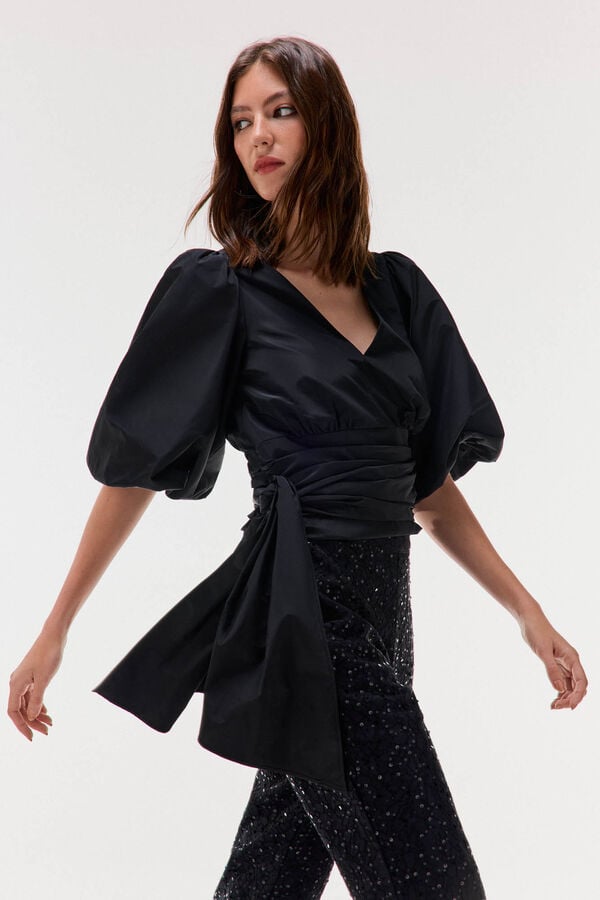 TFP by Tamara Falc&oacute; Blusa de tafet&aacute; com la&ccedil;o Preto
