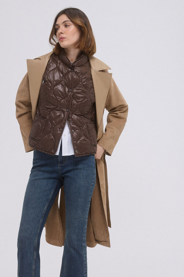 Pedro del Hierro Chaleco acolchado cuello Marr&oacute;n