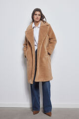 Pedro del Hierro Abrigo efecto pelo. Beige