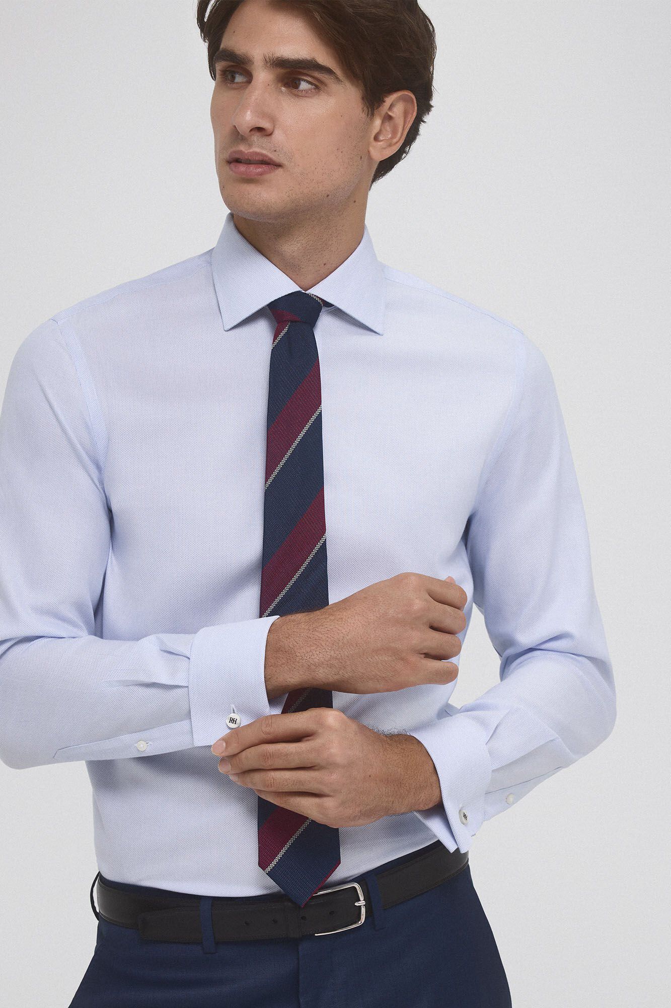 Pedro del Hierro Camisa social com bot&otilde;es de punho, n&atilde;o resistente ao ferro e &agrave;s manchas, corte simples e &agrave; medida