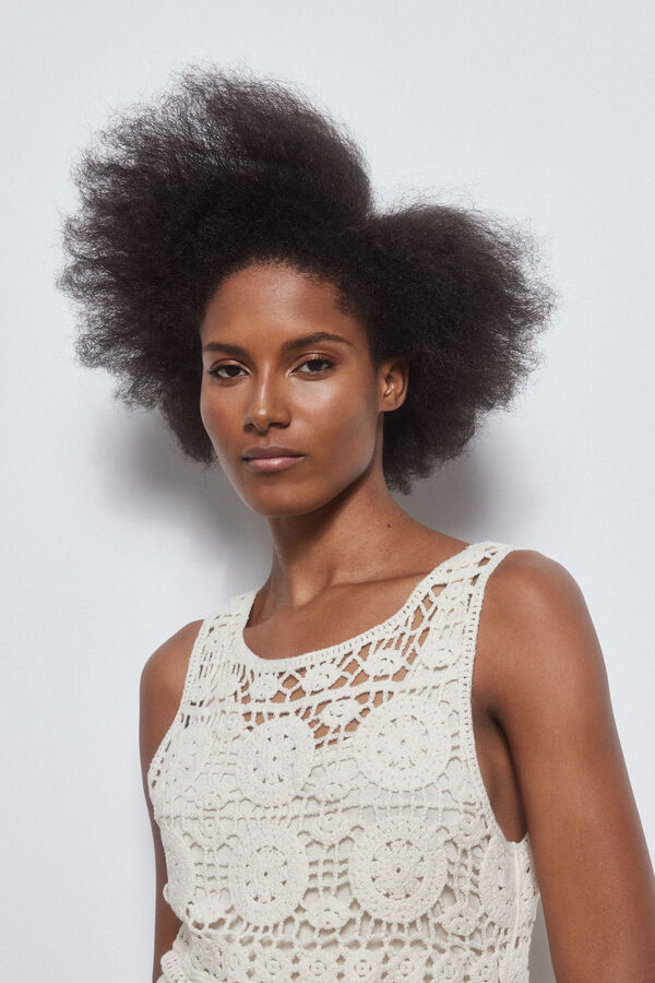 Pedro del Hierro Vestido crochet rosetones Beige