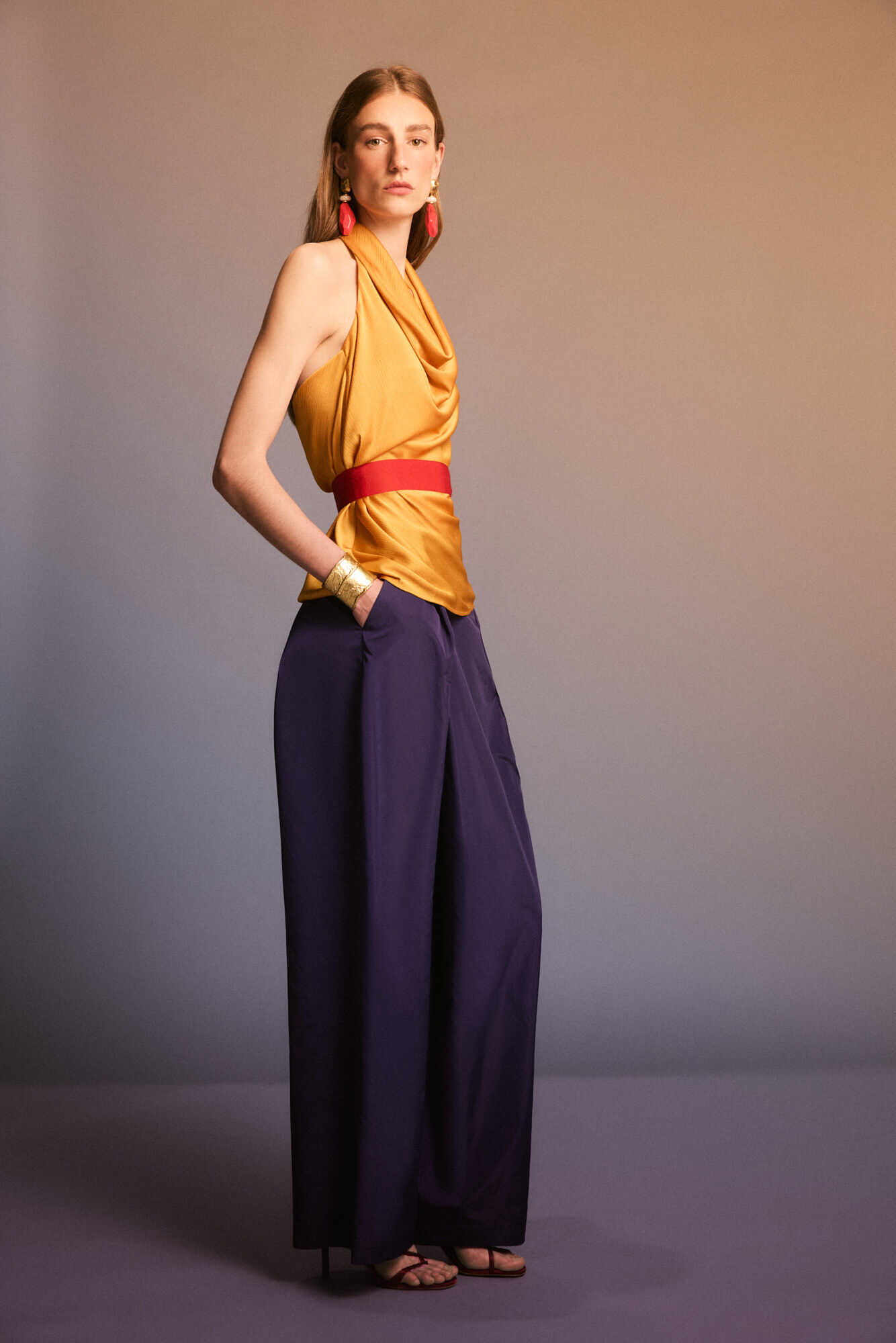 Pedro del Hierro Cal&ccedil;a em tafet&aacute;