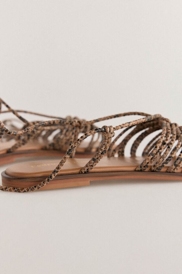 Pedro del Hierro Sand&aacute;lia multi tiras Marrom