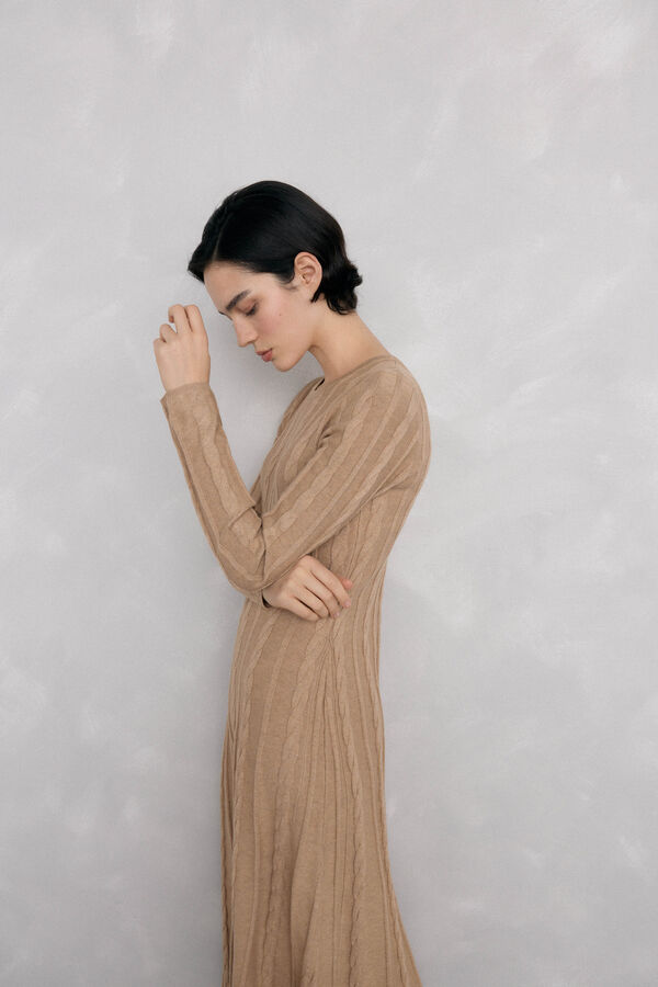 Pedro del Hierro Vestido de punto con ochos Beige