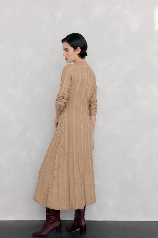 Pedro del Hierro Vestido de punto con ochos Beige
