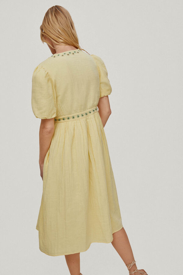 Pedro del Hierro Vestido comprido joelho com detalhe de bordados florais. Amarelo