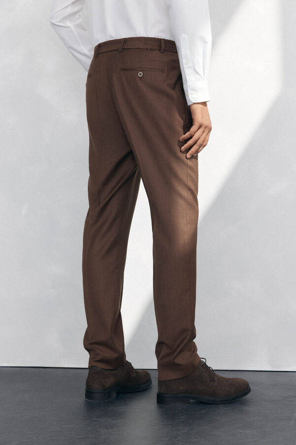 Pedro del Hierro Cal&ccedil;as chino com pin&ccedil;as regular fit Marrom