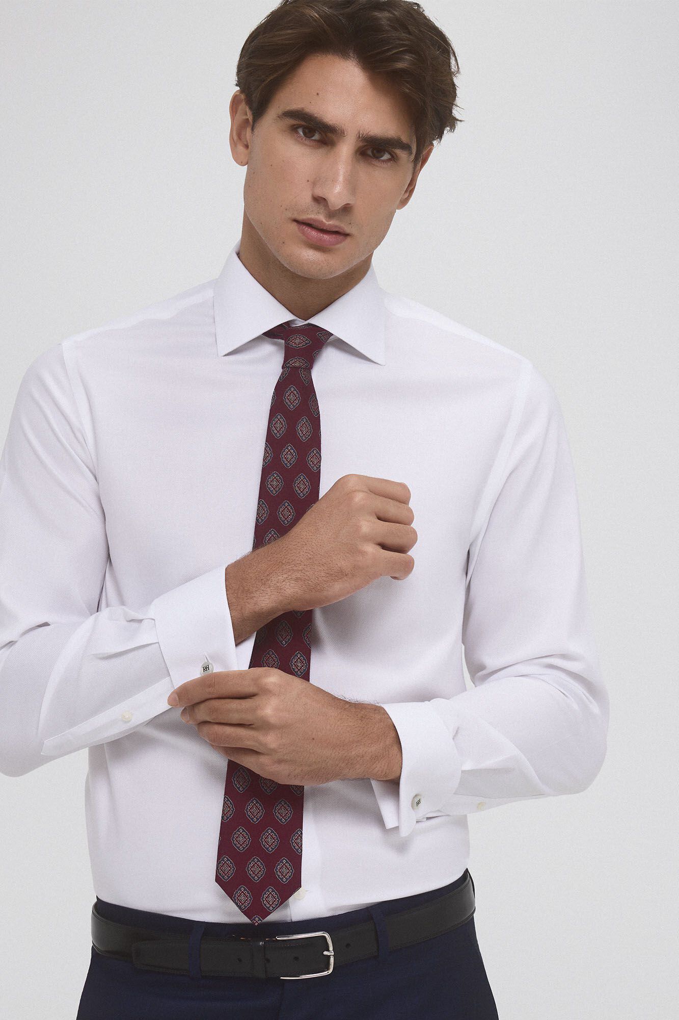 Pedro del Hierro Camisa social com bot&otilde;es de punho, n&atilde;o resistente ao ferro e &agrave;s manchas, corte simples e &agrave; medida