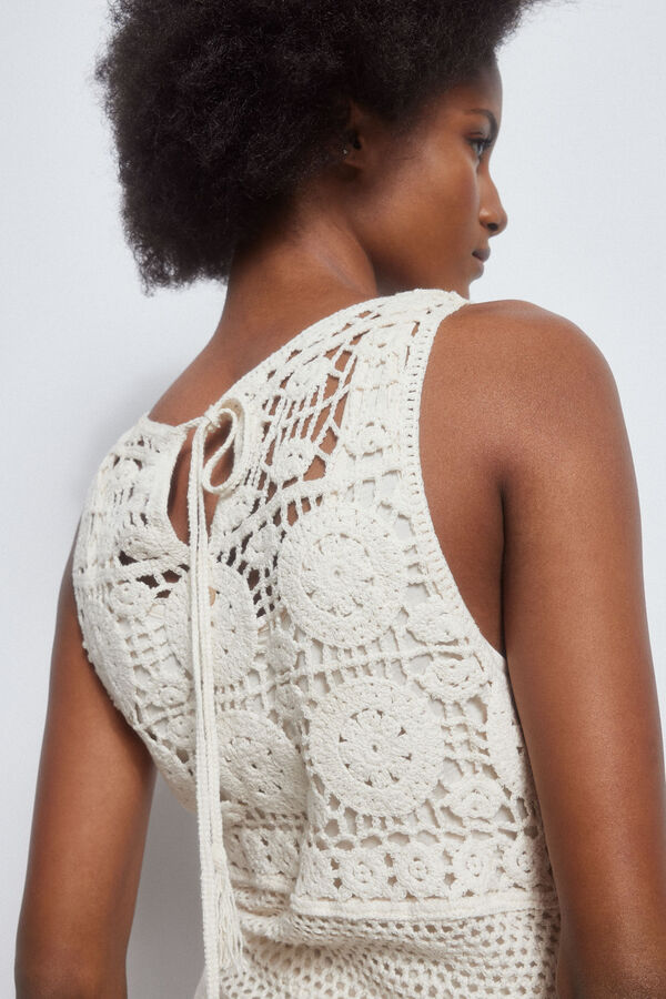 Pedro del Hierro Vestido crochet rosetones Beige