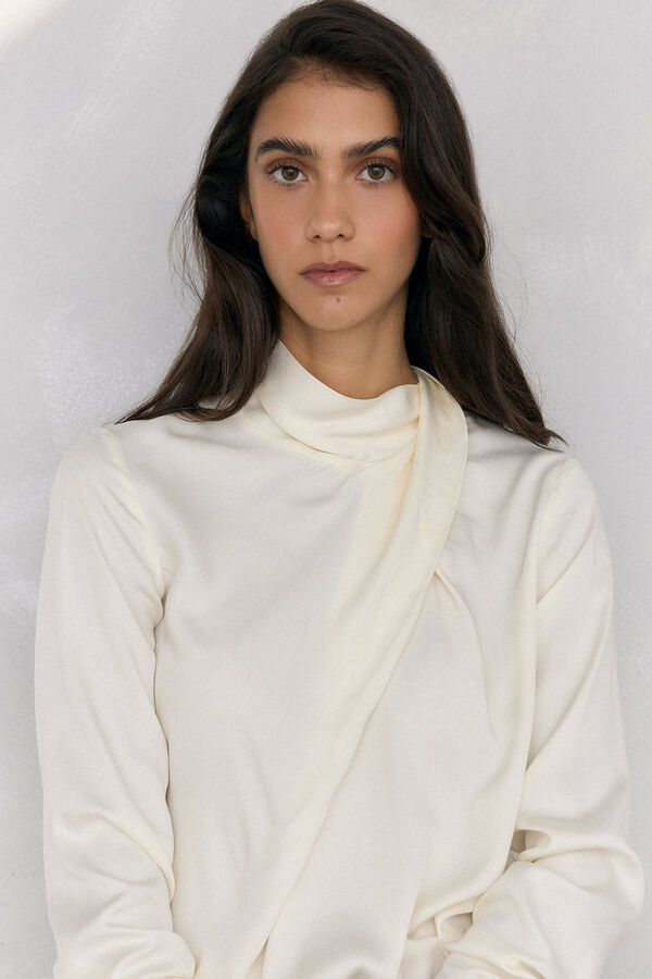 Pedro del Hierro Blusa sat&eacute;n cuello subido Crudo