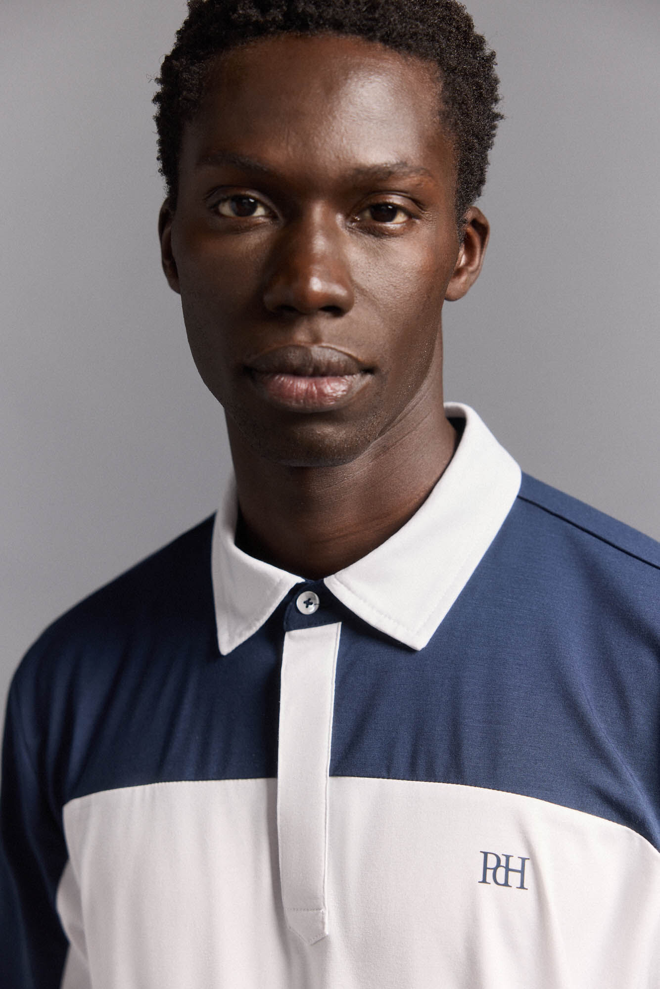 Pedro del Hierro P&oacute;lo de golfe contrastante