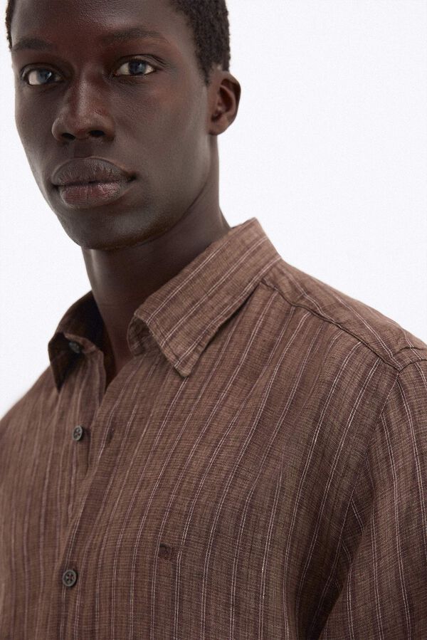 Pedro del Hierro Camisa em linho &agrave;s riscas de tecido italiano Marrom
