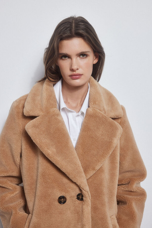 Pedro del Hierro Abrigo efecto pelo. Beige