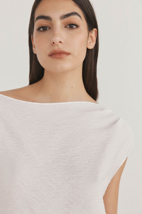 Pedro del Hierro Top asim&eacute;trico fluido Crudo