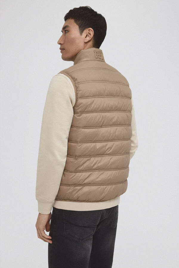 Pedro del Hierro Colete ultraleve imperme&aacute;vel Beige