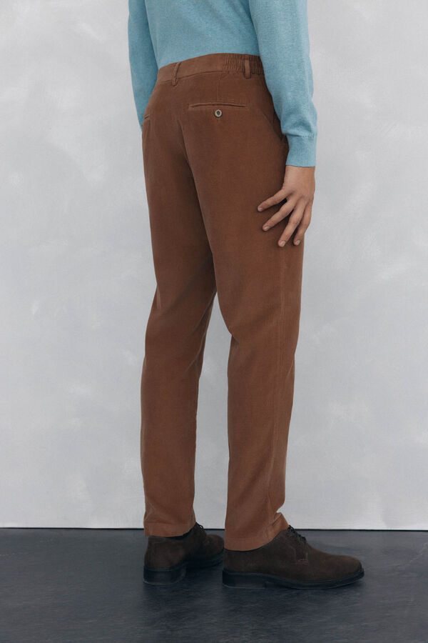Pedro del Hierro Cal&ccedil;a cal&ccedil;as chino de veludo veludo leve e regular fit Marrom
