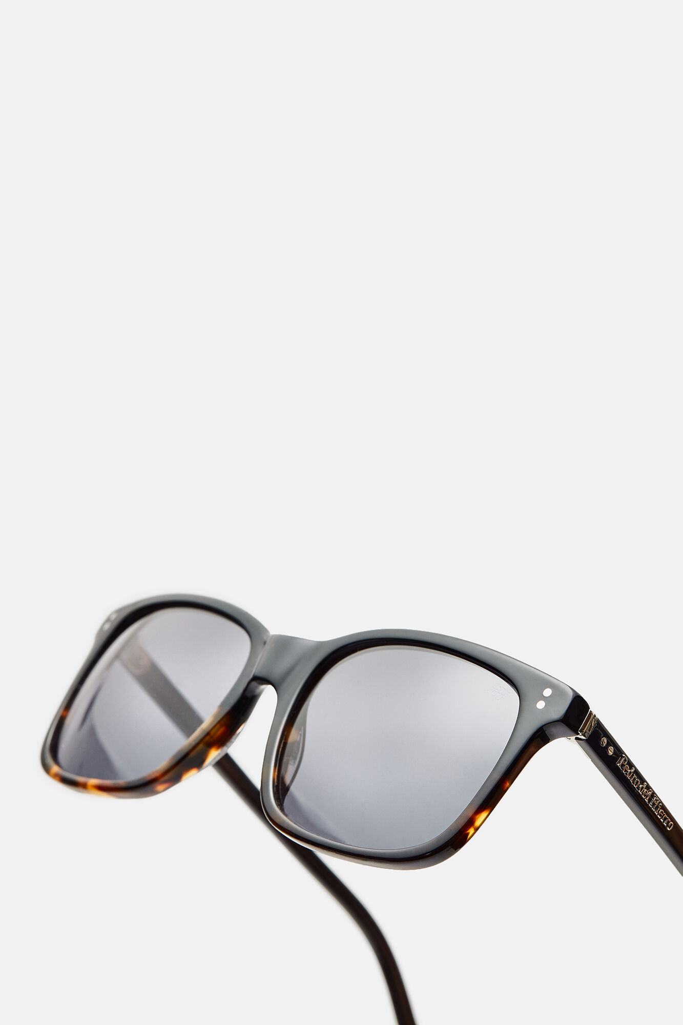 gafas de sol rectangulares hombre