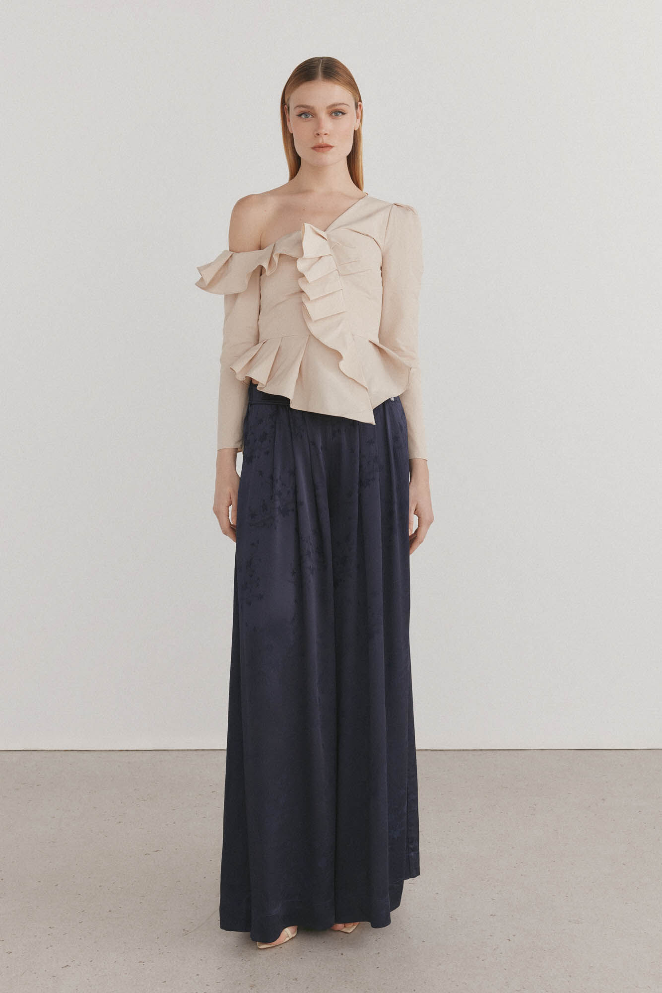 Pedro del Hierro Top asim&eacute;trico volantes