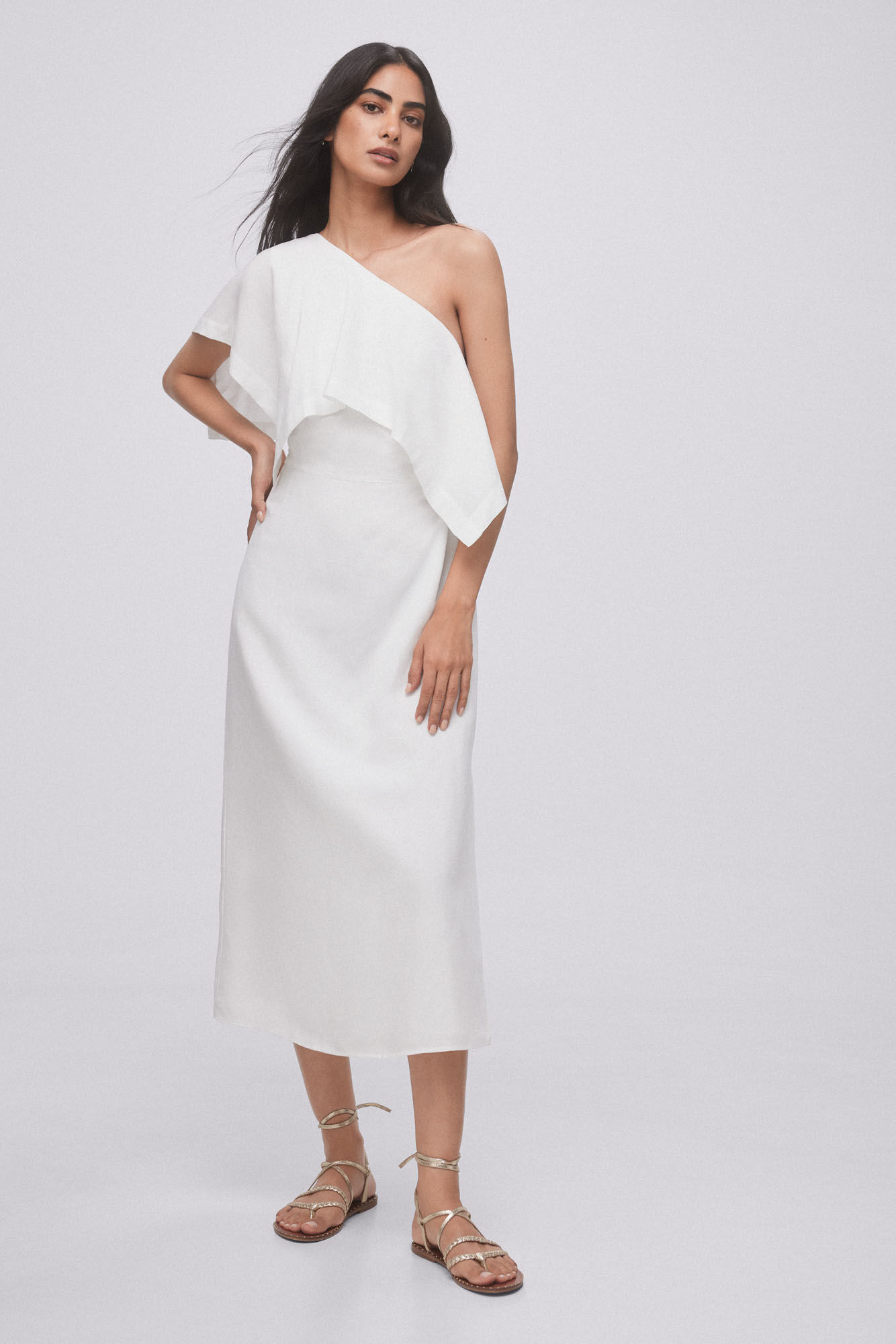 Pedro del Hierro Vestido asimetrico abertura lateral.