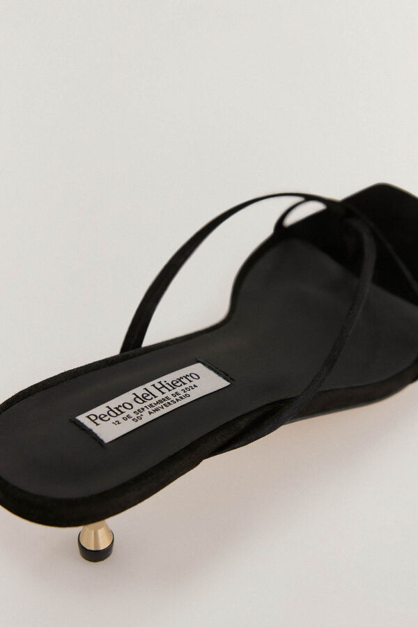 Pedro del Hierro Sandalia Mule Tac&oacute;n Dorado Negro