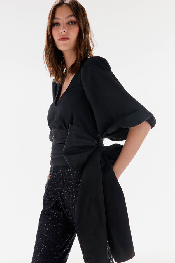 TFP by Tamara Falc&oacute; Blusa de tafet&aacute; com la&ccedil;o Preto