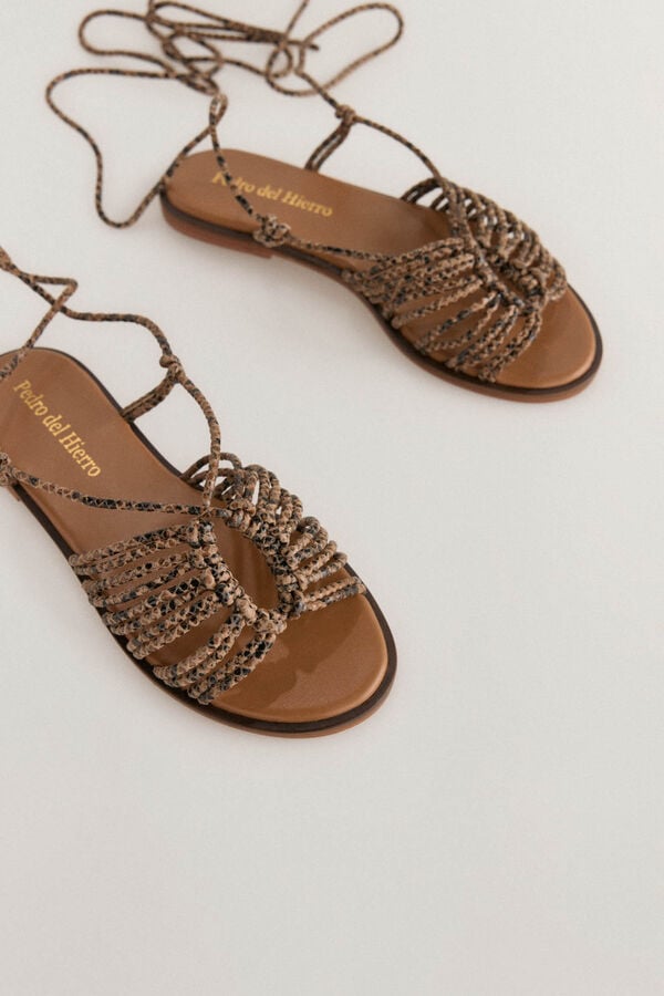 Pedro del Hierro Sand&aacute;lia multi tiras Marrom