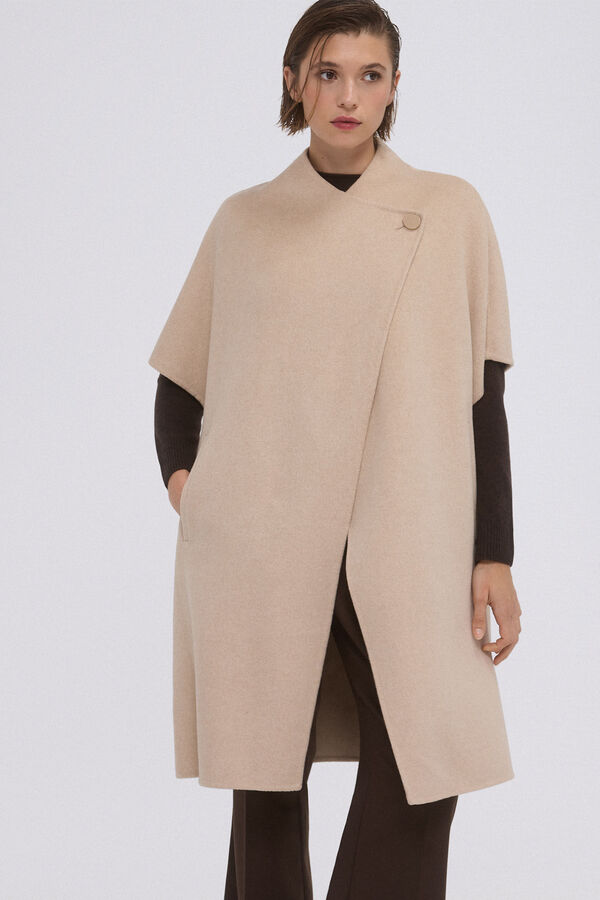 Pedro del Hierro Capa de bot&atilde;o Beige