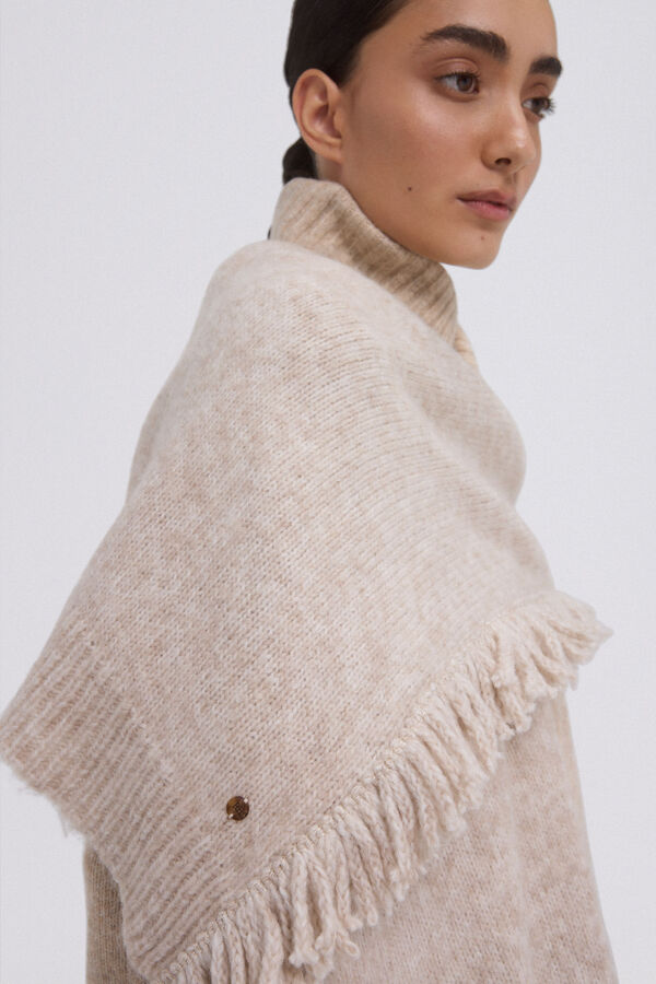 Pedro del Hierro Poncho de punto marr&oacute;n con flecos Gris