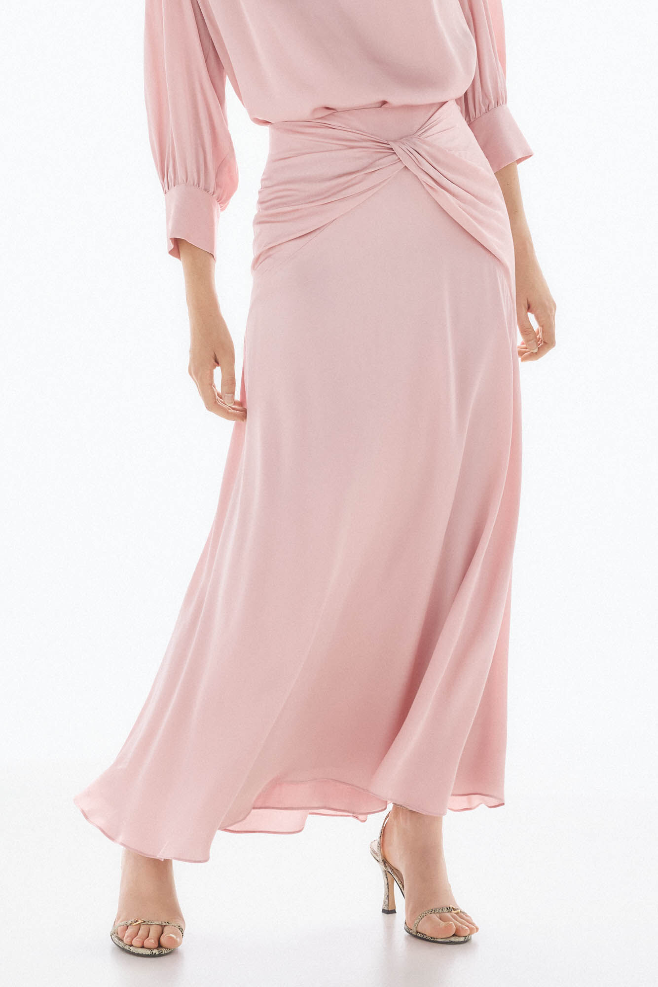 TFP by Tamara Falc&oacute; Falda sat&eacute;n nudo