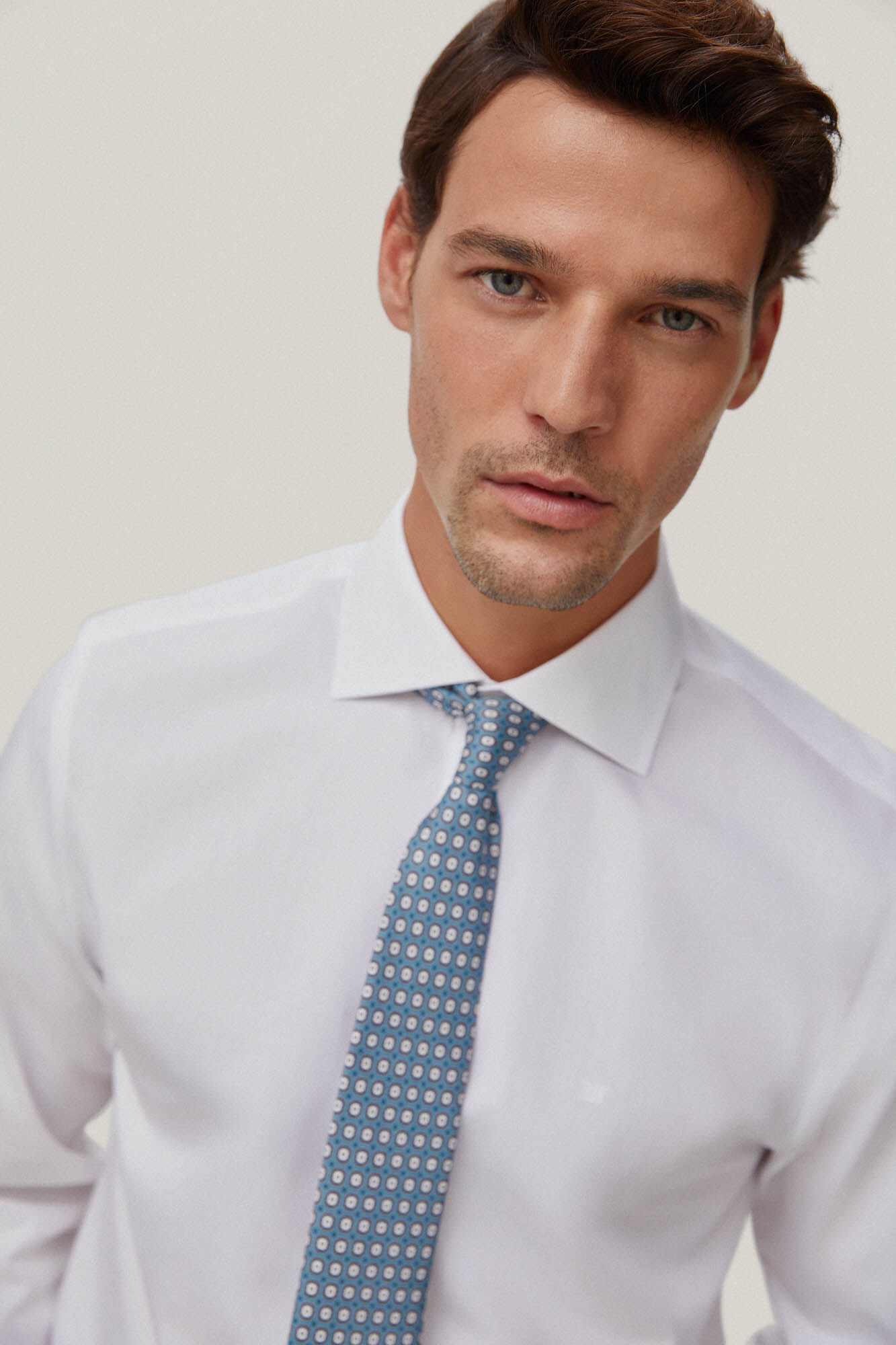 Pedro del Hierro Camisa social lisa em popelina non-iron e resistente a n&oacute;doas