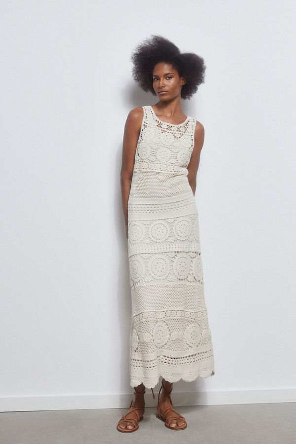 Pedro del Hierro Vestido crochet rosetones Beige