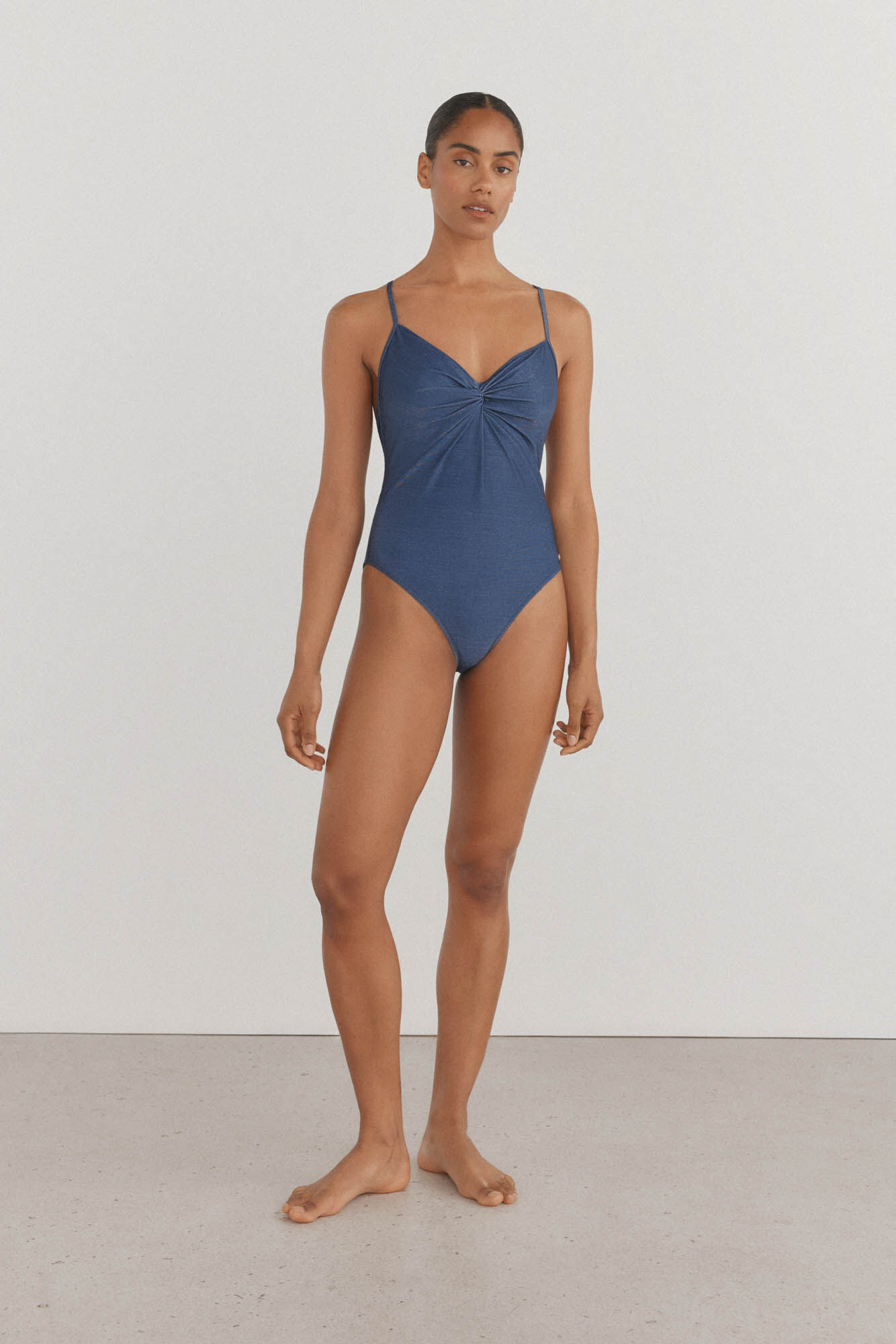 Pedro del Hierro Mai&ocirc; halter com costas cruzadas em tecido lurex fantasia