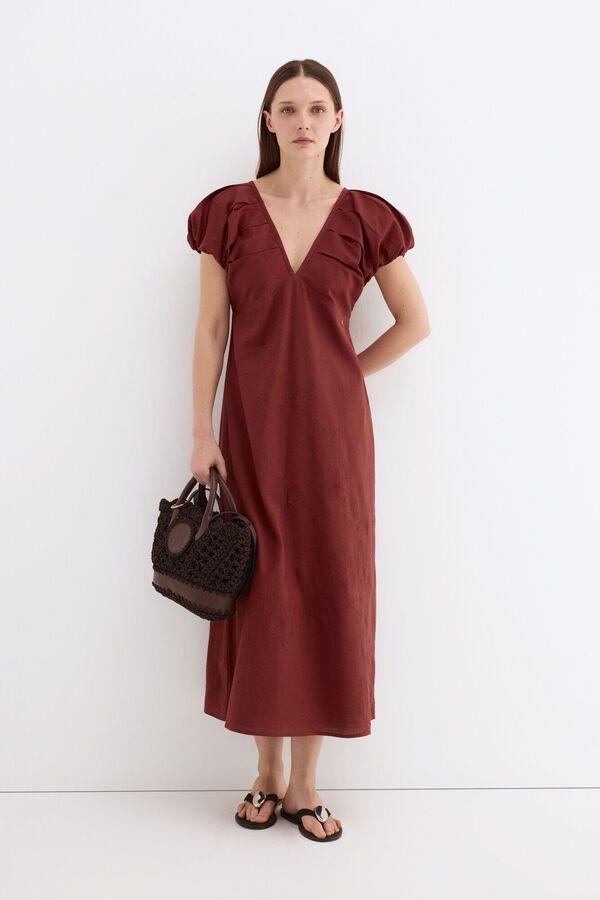 Pedro del Hierro Vestido largo midi con flores bordadas Marr&oacute;n