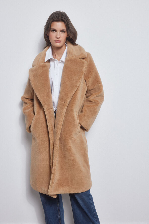 Pedro del Hierro Abrigo efecto pelo. Beige