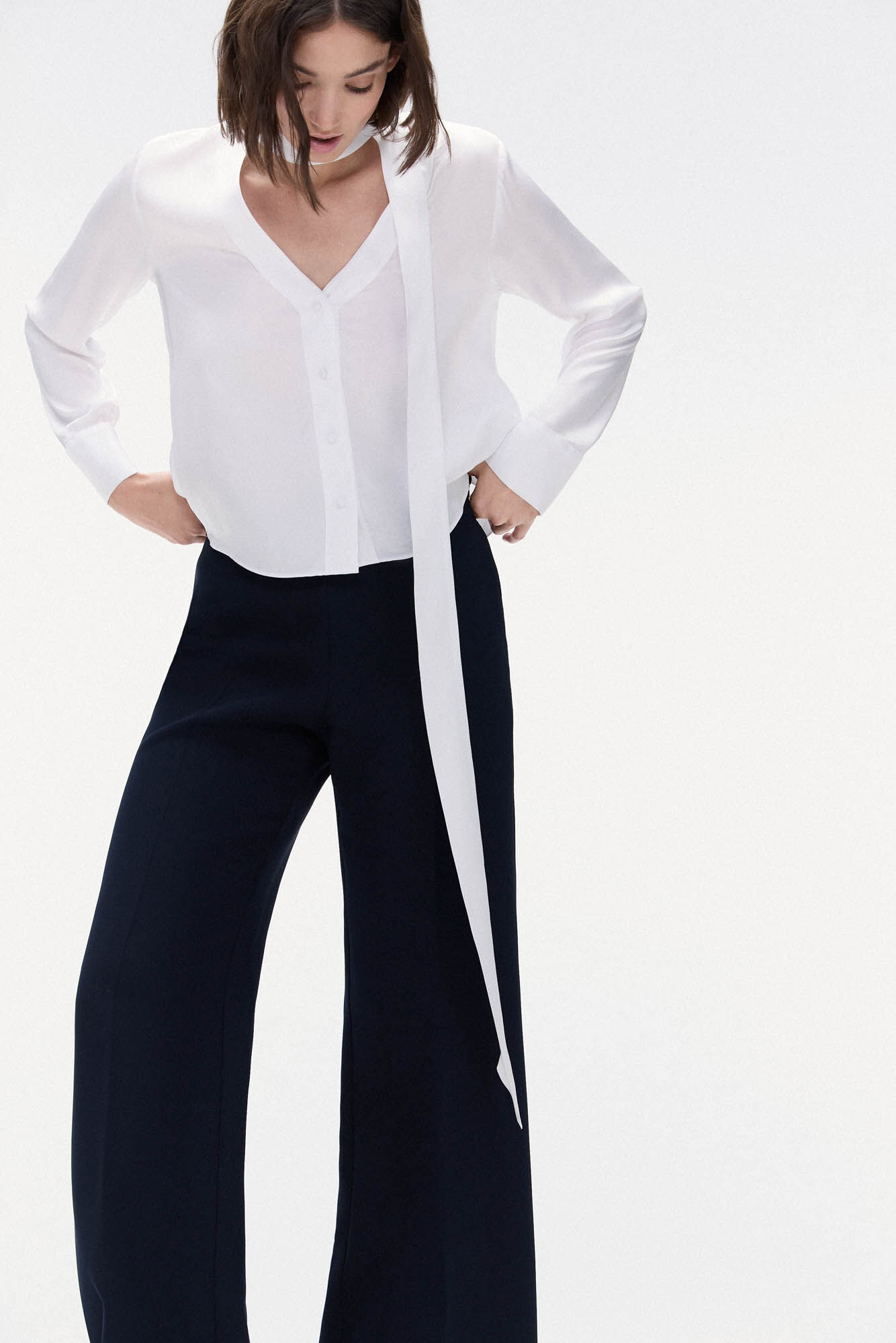 TFP by Tamara Falc&oacute; Blusa sat&eacute;n con lazada