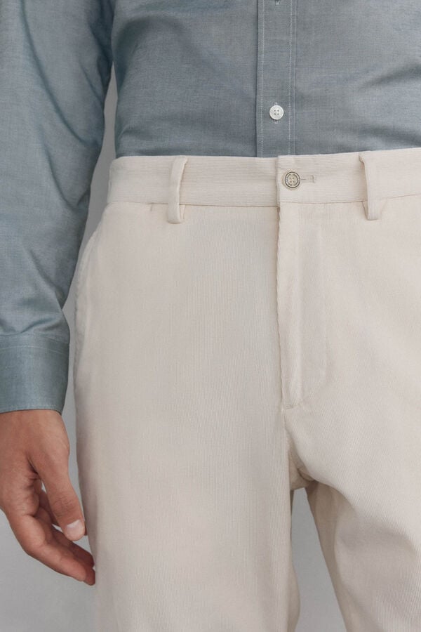 Pedro del Hierro Pantal&oacute;n chino pana ligera regular fit Crudo