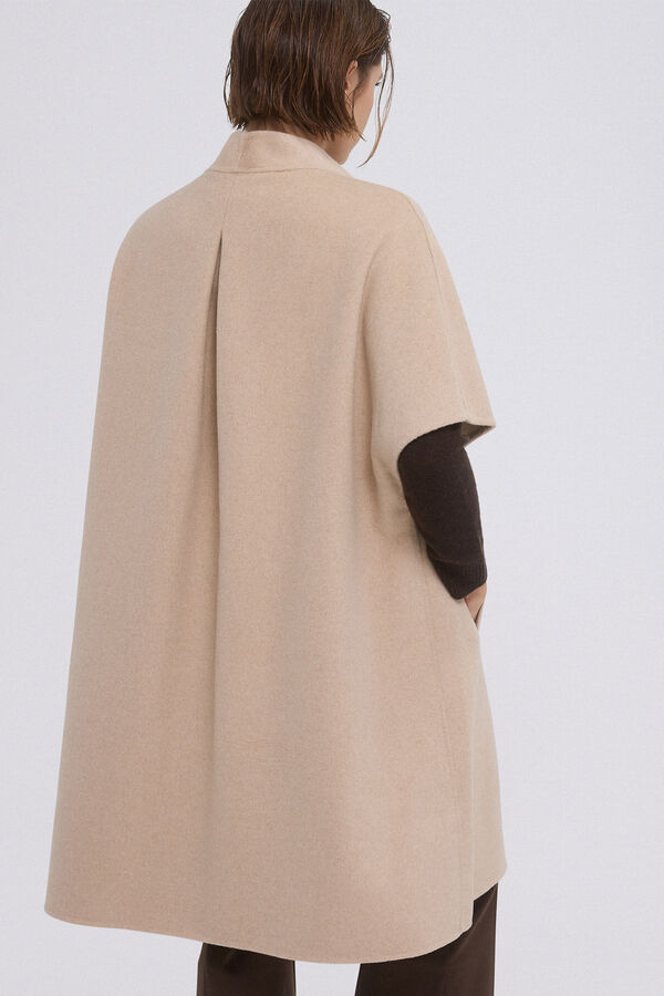 Pedro del Hierro Capa de bot&atilde;o Beige